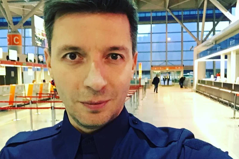 Partner Pawła Rabieja jest dziennikarzem i podróżnikiem.