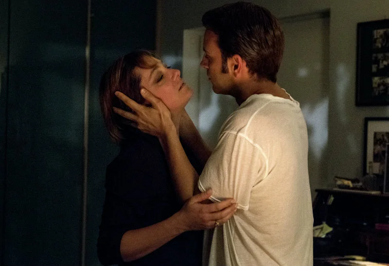 Giovanna Mezzogiorno i Alessandro Borghi  w "Neapolu spowitym tajemnicą"