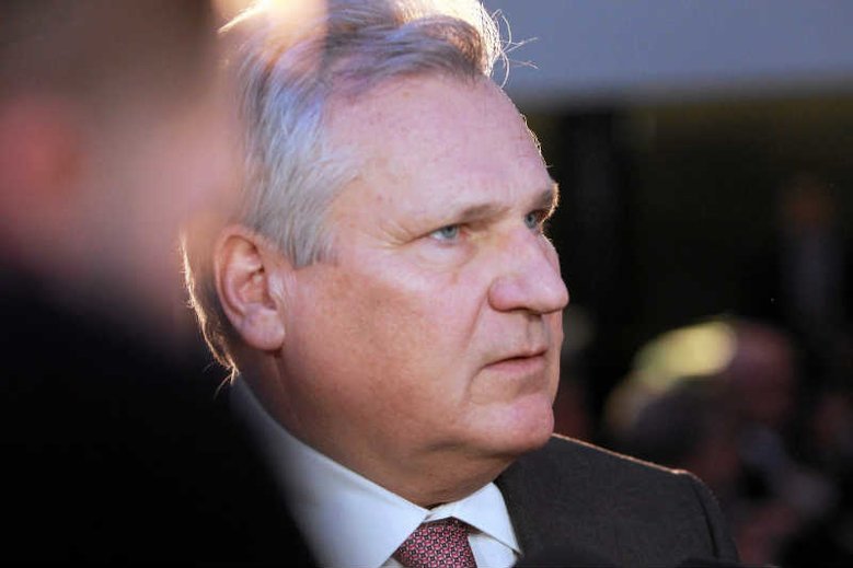 Były prezydent Aleksander Kwaśniewski w TVN24 ocenił, że premier Mateusz Morawiecki żyje w "fake prawdzie".