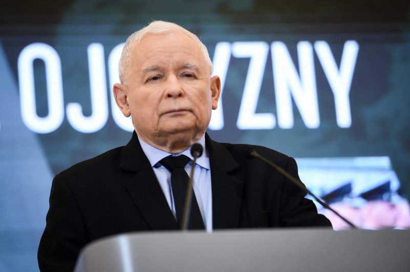 List, w którym prezes PiS Jarosław Kaczyński wyznał, że "Tragedia smoleńska jest wciąż krwawiącą raną" został odczytany przez ministra Błaszczaka w przededniu rocznicy katastrofy