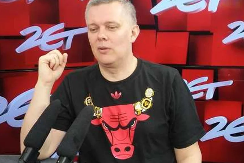 Prezes PiS lubi rodeo, więc wiceszef PO przyszedł do radia w takiej koszulce. Siemoniak powiedział parę mocnych słów