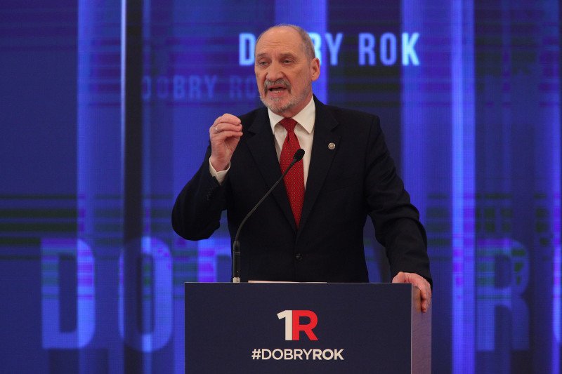 MON tłumaczy na swojej stronie osiągnięcia min. Antoniego Macierewicza.