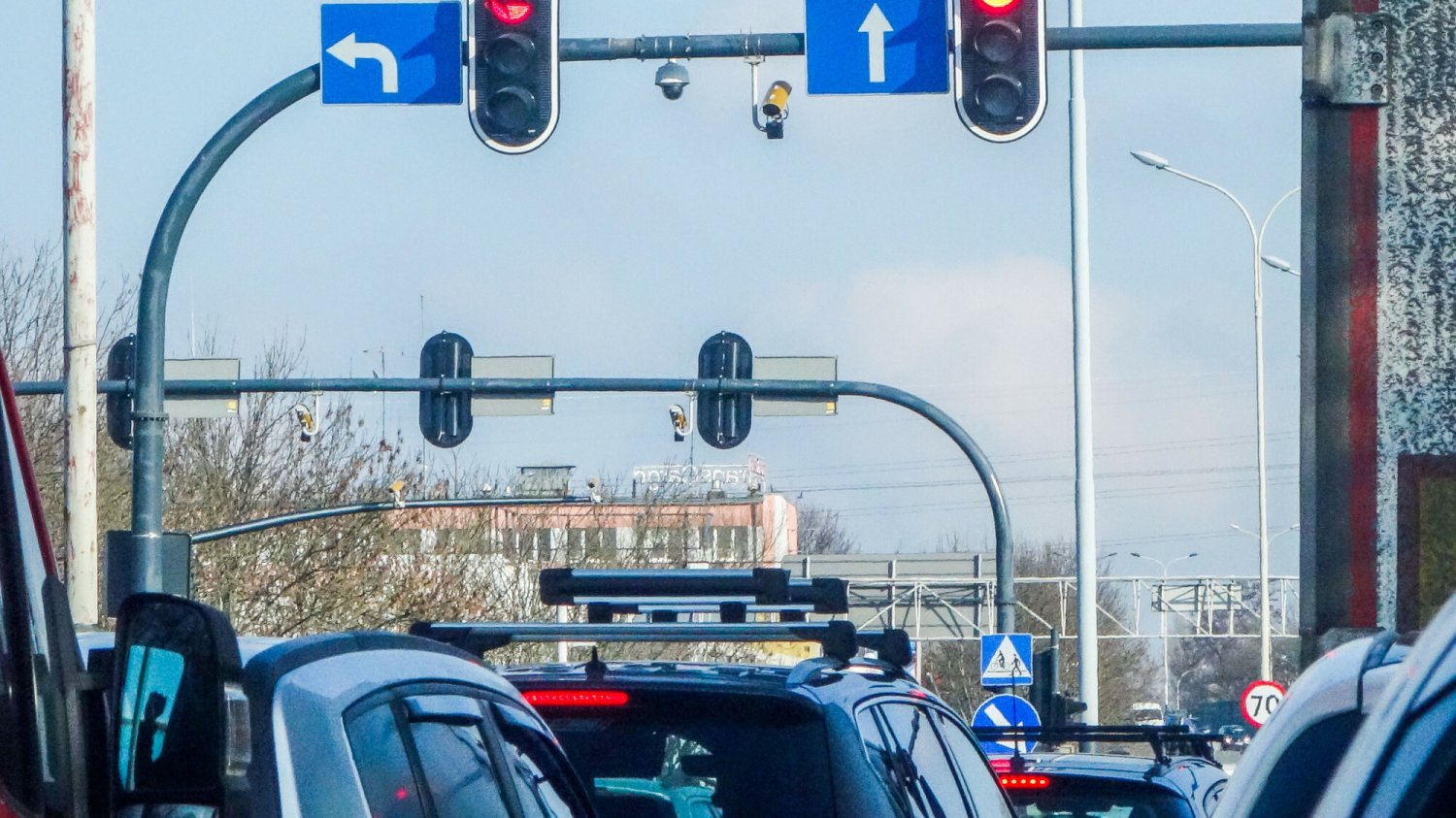 Jak działa system Red Light? Nowe kamery na skrzyżowaniach we Wrocławiu i Rudzie Śląskiej System Red Light pojawił się we Wrocławiu i Rudzie Śląskiej. Jak działa?