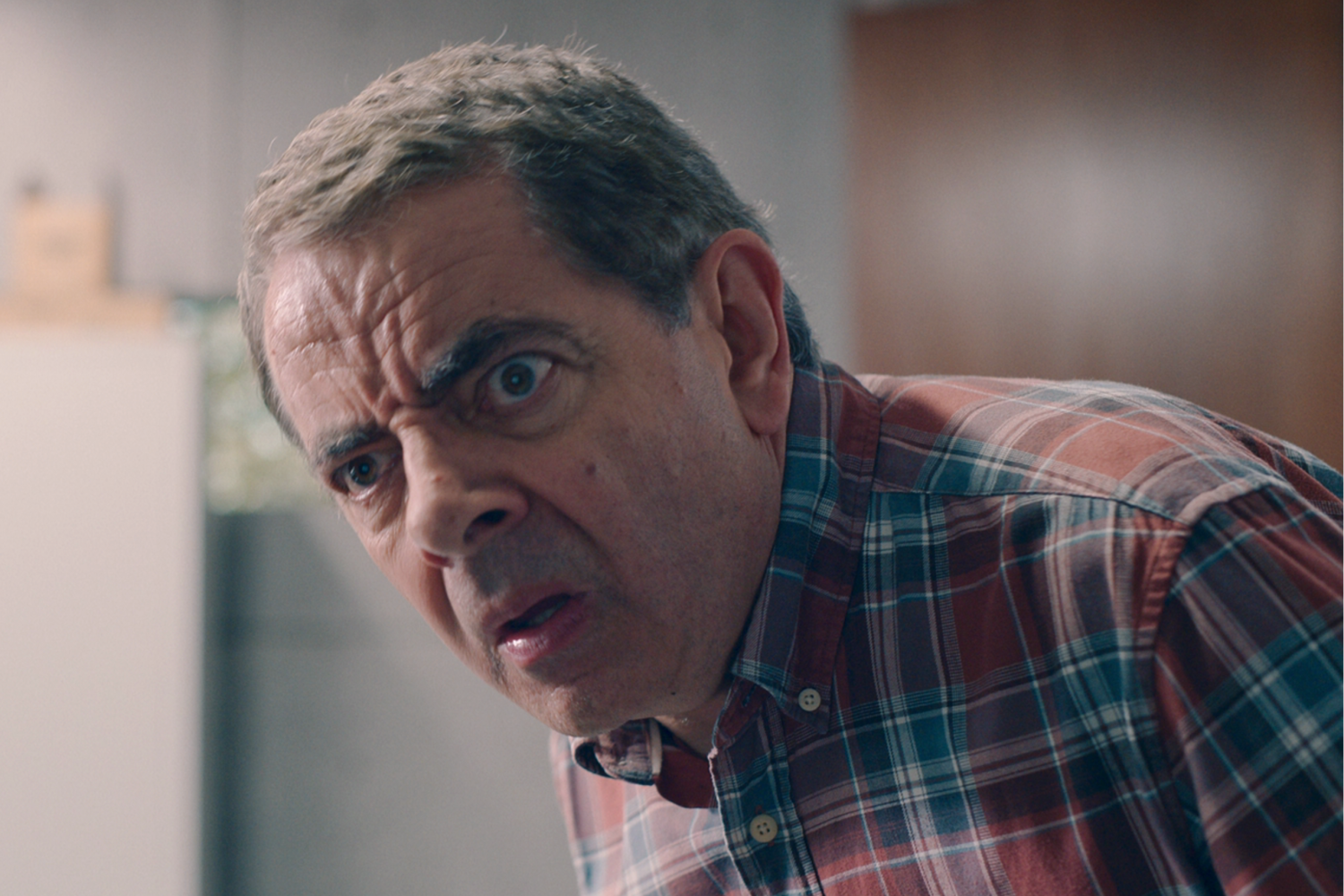 rowan atkinson cancel culture jas fasola czlowiek kontra pszczola netflix