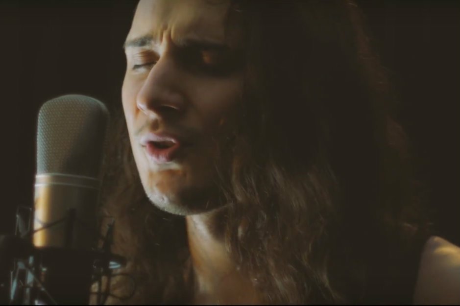 Wojciech "Volan" Wolański przekonuje, że lato wcale nie jest najlepszym momentem na uliczne granie.