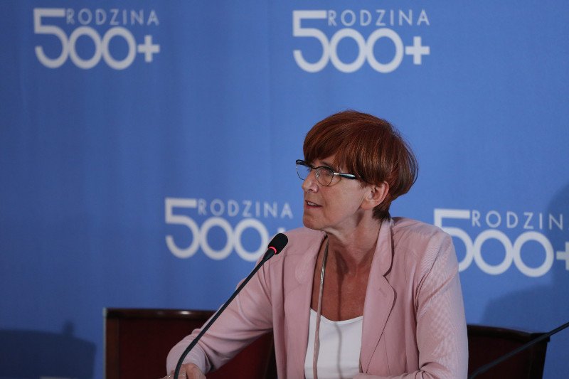 Minister Rafalska wygra zakład. W mijającym roku, w Polsce urodzi się ponad 400 tysięcy dzieci.