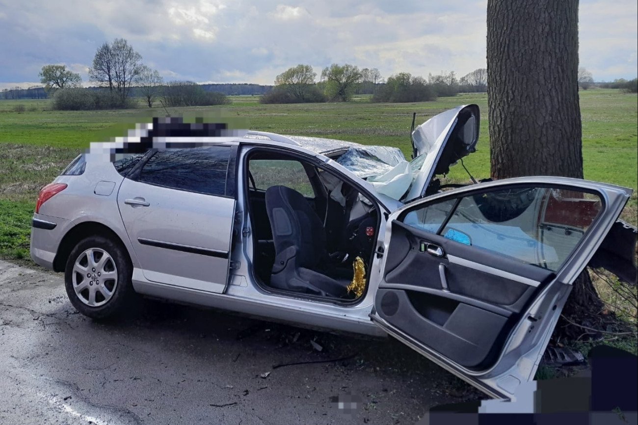 Tragiczny wypadek w Stężycy na Lubelszczyźnie. Zginęły dwie 18-latki, trzy osoby ranne