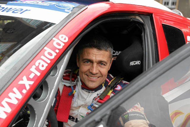 Krzysztof Hołowczyc musi zapłacić za przekroczenie dozwolonej prędkości, ale zarazem udowodnił, że policja znacznie się pomyliła.