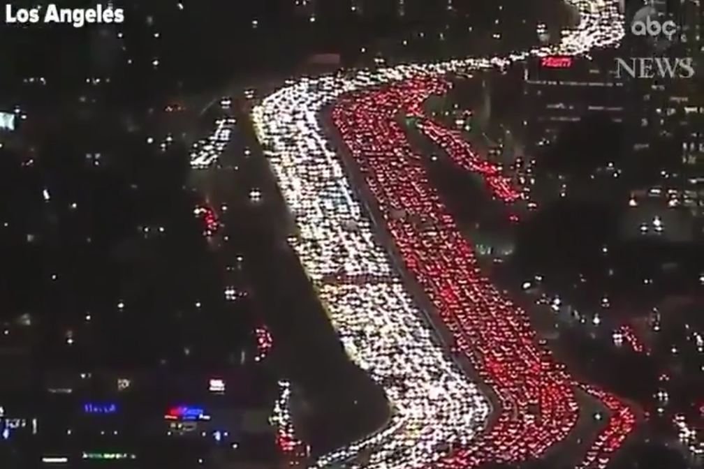 To nie hołd dla Polski, ale korek uliczny w Los Angeles