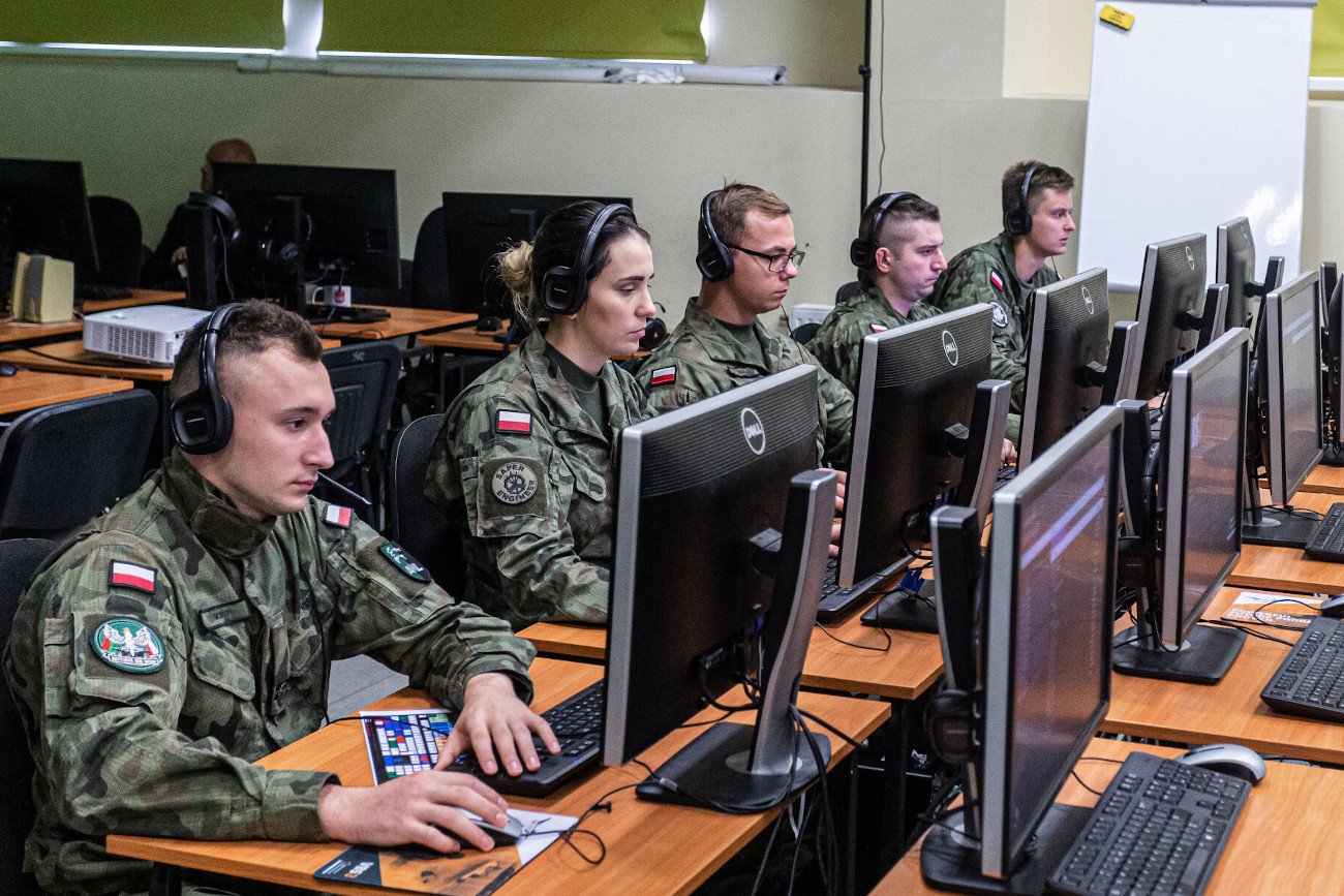 Premier Mateusz Morawiecki podpisał zarządzenie, które wprowadza pierwszy stopień alarmowy ALFA-CRP na obszarze całego kraju. (zdjęcie ilustracyjne)