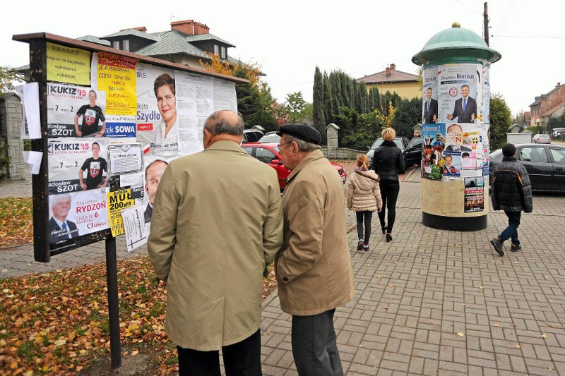 W mieście Szydło nie chcą KOD-u. Rzucają w działaczy jajkami i niszczą banery przeciwników PiS