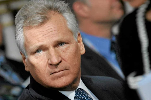 Aleksander Kwaśniewski obietnice wyborcze PIS nazywa korupcją polityczną.