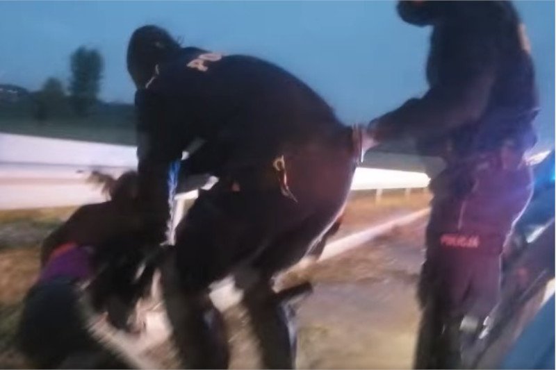 Związkowcy zostali zatrzymani w drodze na protest w Warszawie.