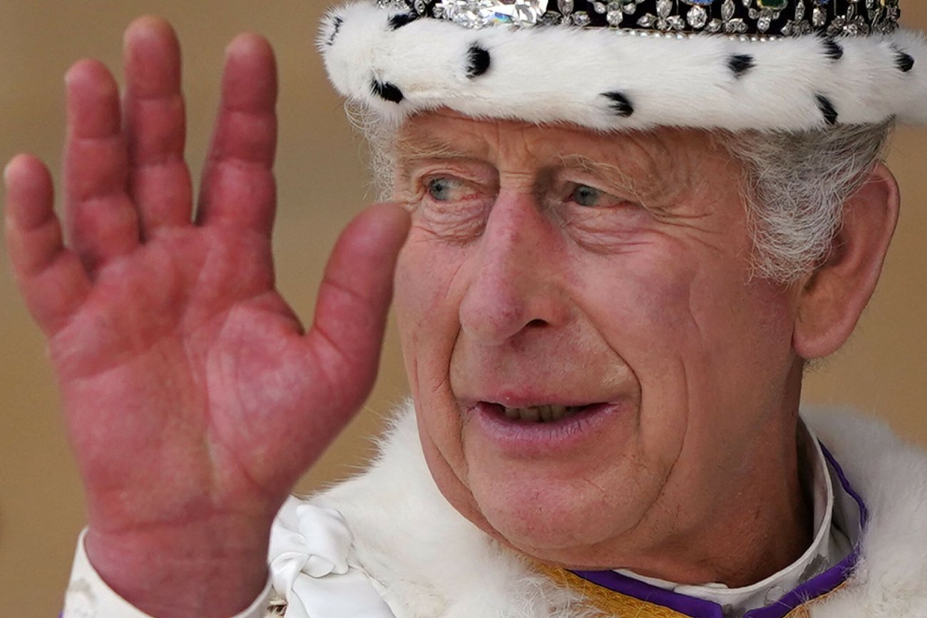 E-papierosy w kształcie "kiełbasianych palców" Karola III. Dziwna pamiątka