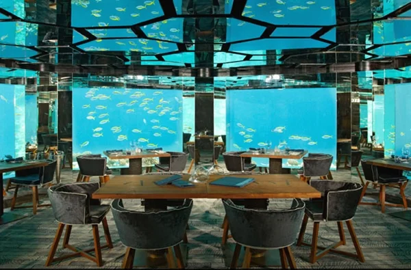 Resort Antara Kihvah Villas, podwodna restauracja.