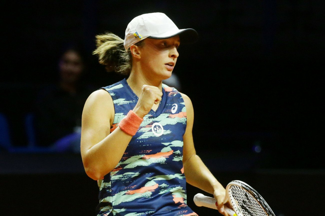 Iga Świątek wygraną z Evą Lys w Stuttgarcie dopisała na swoje konto 20 zwycięstwo z rzędu w tym sezonie.