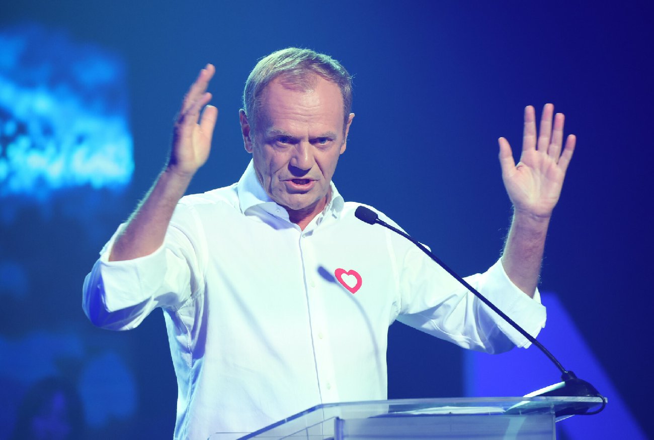 Tusk bezlitośnie zakpił z Kaczyńskiego. Sala ryknęła śmiechem.