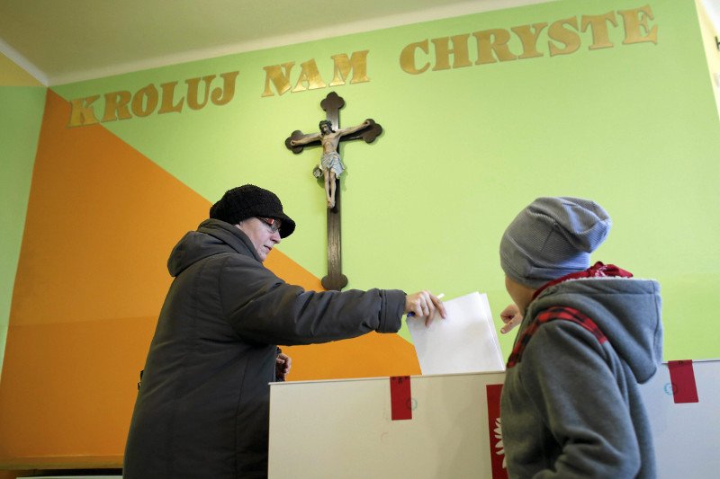 Jeden z lokali wyborczych w Katowicach w wyborach parlamentarnych w 2015 r.