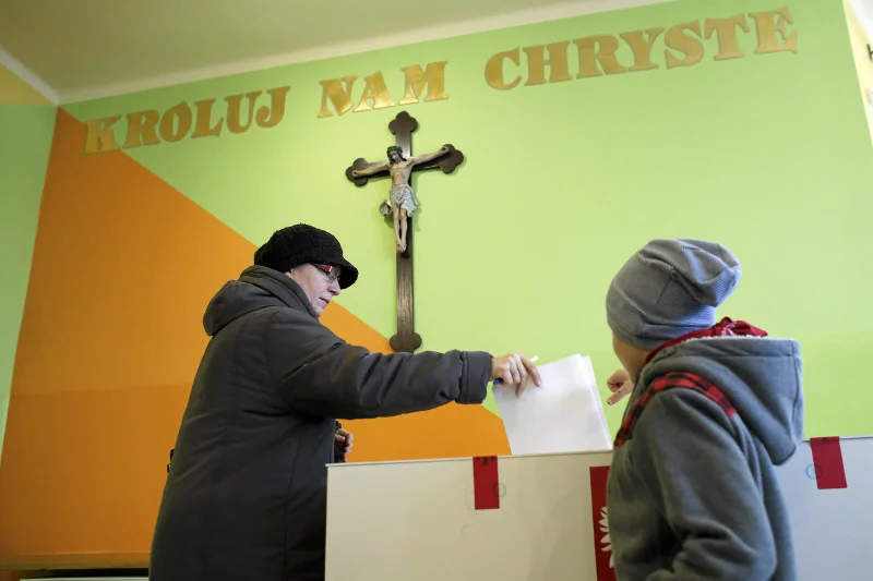 Jeden z lokali wyborczych w Katowicach w wyborach parlamentarnych w 2015 r.