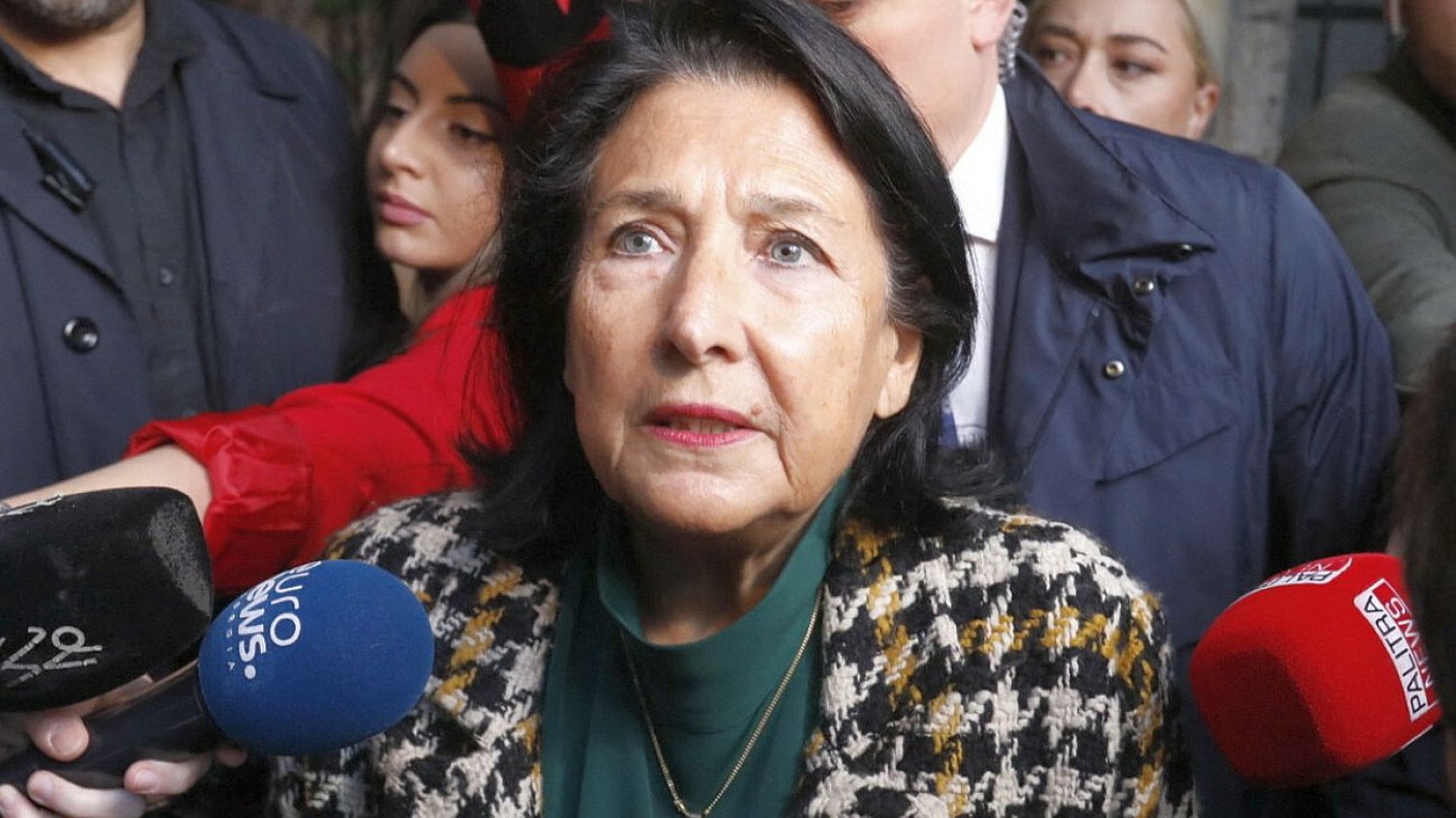 Prezydent Gruzji Salome Zurabiszwili ogłosiła, że nie uznaje wyników sobotnich wyborów i zapowiedziała na poniedziałek wielką demonstrację w Tbilisi