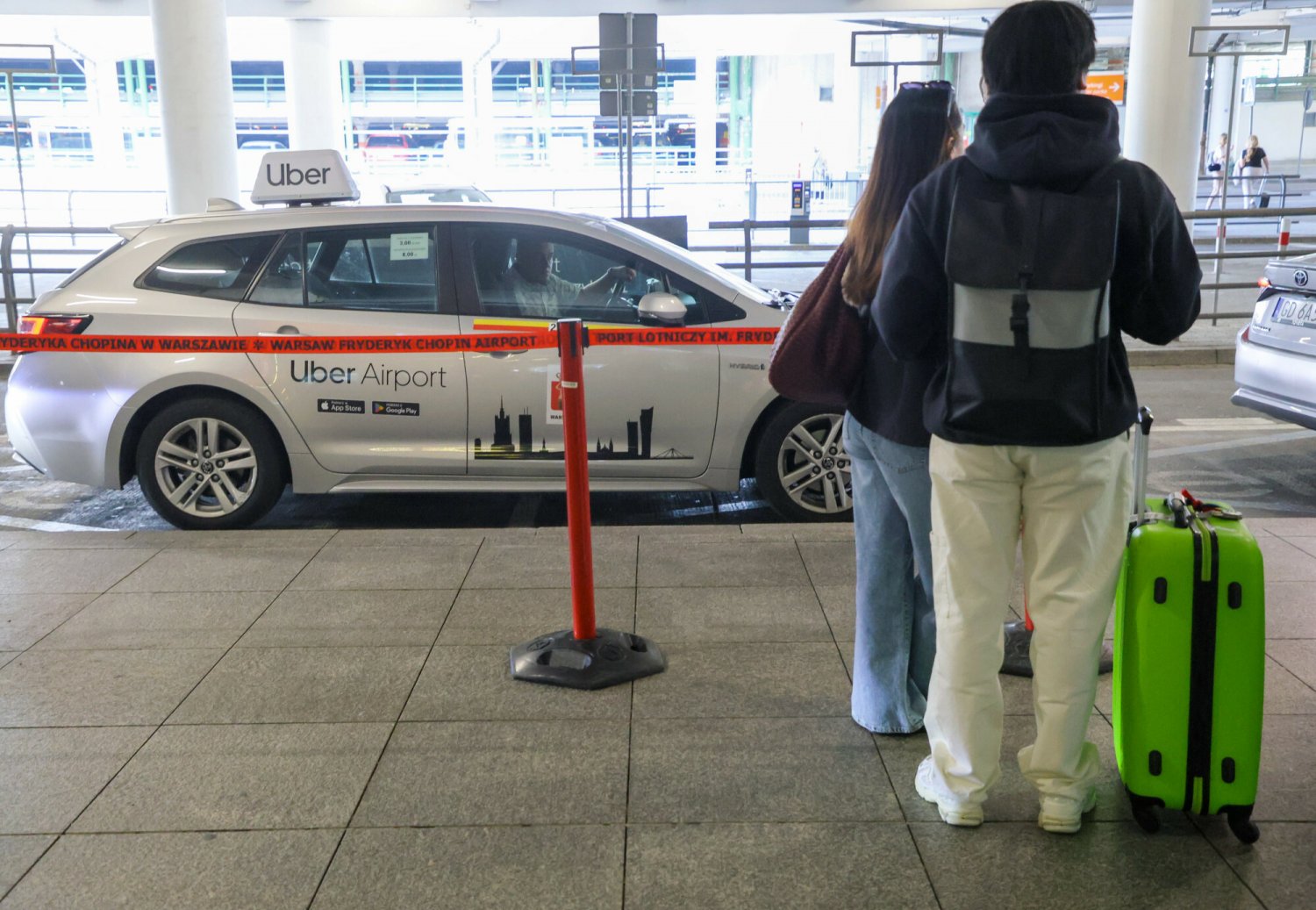 Wracasz z Lotniska Chopina Boltem lub Uberem? Możesz się zdziwić i wkurzyć, bo jest zupełnie inaczej