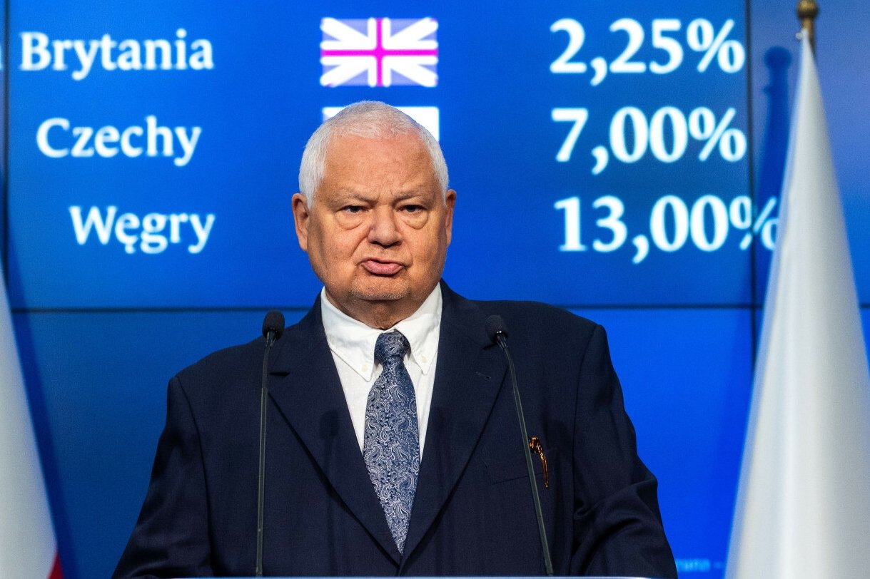 Prezes NBP przed Trybunałem Stanu? Morawiecki odpowiada Tuskowi.