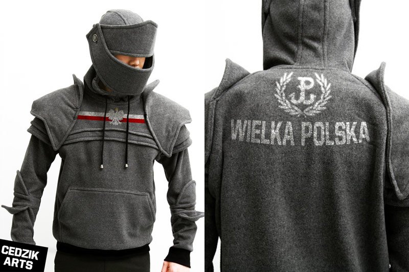 Bluzo-zbroję z dresu powinien mieć każdy prawdziwy Polak...