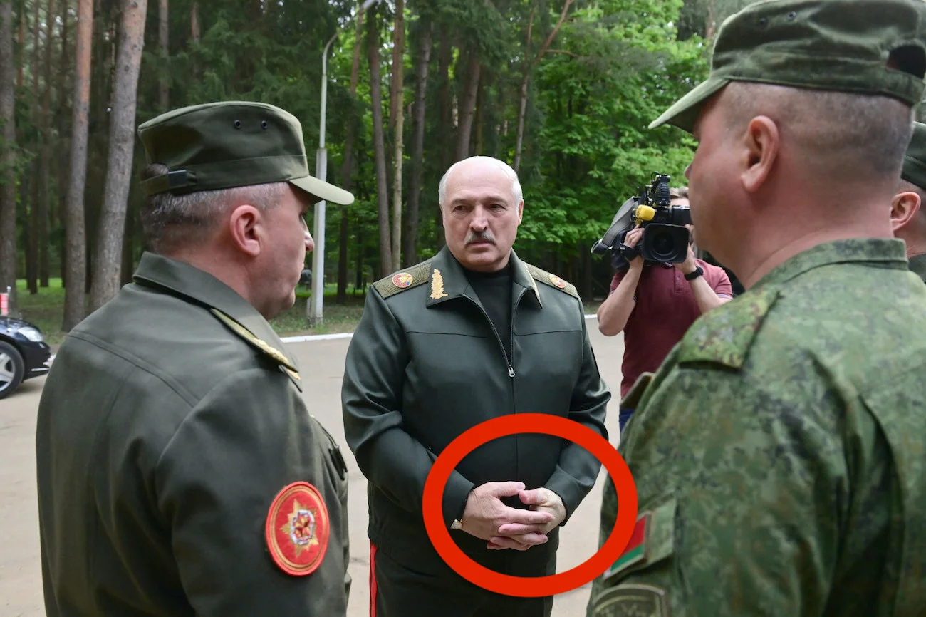 Alaksandr Łukaszenka w końcu pokazał się publicznie, ale jeden szczegół tylko podsyci domysły o tym, co dzieje się z dyktatorem.