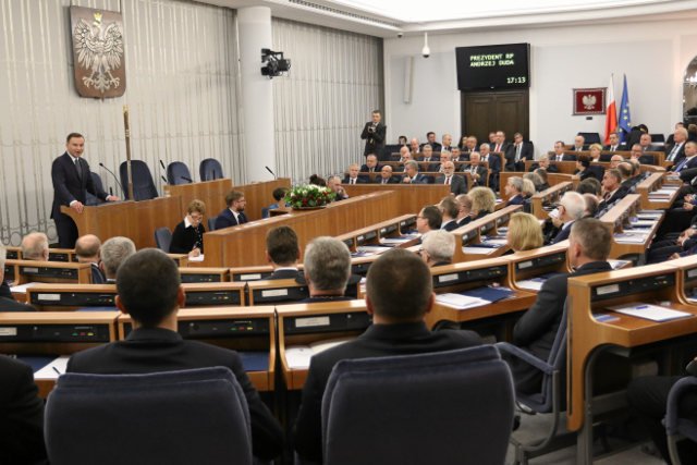Prezydent Andrzej Duda przemawia podczas inauguracyjnego posiedzenia Senatu nowej kadencji