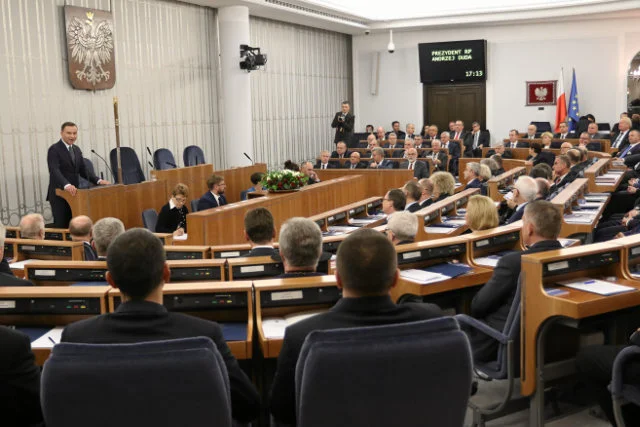 Prezydent Andrzej Duda przemawia podczas inauguracyjnego posiedzenia Senatu nowej kadencji
