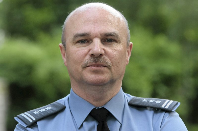 Płk Mirosław Grochowski wie, że w Smoleńsku doszło do katastrofy, dlatego nie zgodził się na wejście do podkomisji Macierewicza. Zapłacił za to pracą w wojsku.