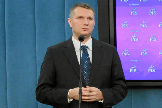 Poseł PiS Przemysław Wipler alarmuje, że mogło dojść do dużego wycieku danych osobowych