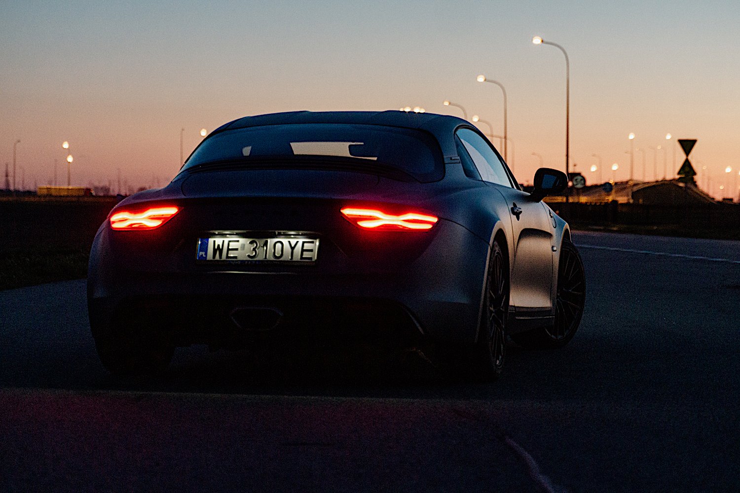 Alpine A110S to bardzo seksowny samochód.