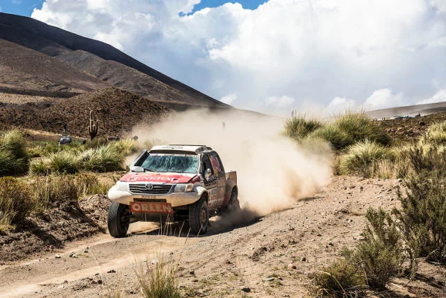 Liczne zakręty i duże prędkości towarzyszyły zawodnikom na ósmym etapie Rajdu Dakar 2014.