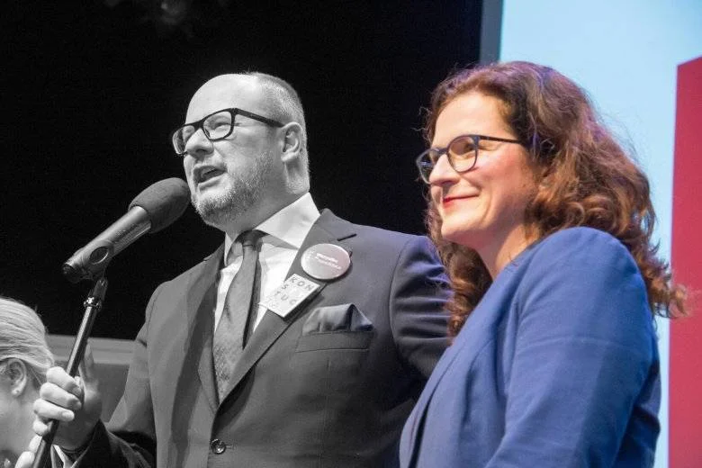 Wspomnienie z okazji 56. urodzin Pawła Adamowicza zamieściła Aleksandra Dulkiewicz. Wspomnienie z okazji 56. urodzin Pawła Adamowicza zamieściła Aleksandra Dulkiewicz.