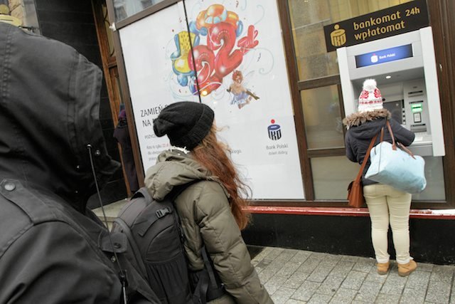 Podczas paniki bankowej wszyscy rzucają się na swoje oszczędności.