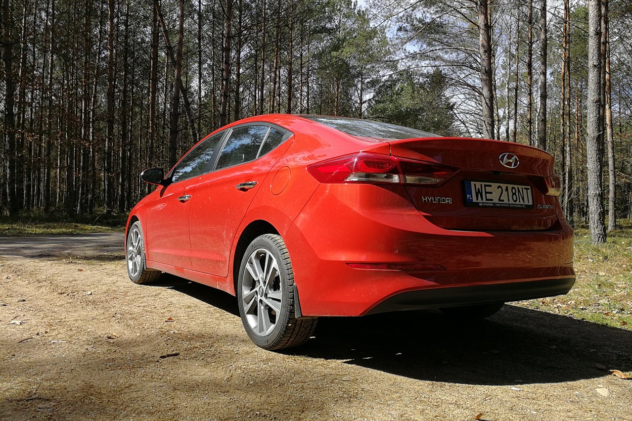Hyundai Elantra podczas testu bez większego problemu wygenerował spalanie na poziomie 6 litrów na 100km.