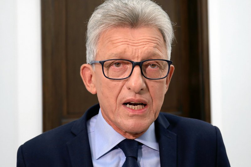 Piotrowicz usprawiedliwiał w swoich wypowiedziach księdza skazanego później za pedofilię.