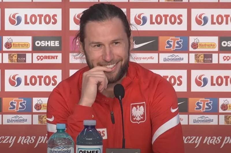 Krychowiak na czwartkowej konferencji.