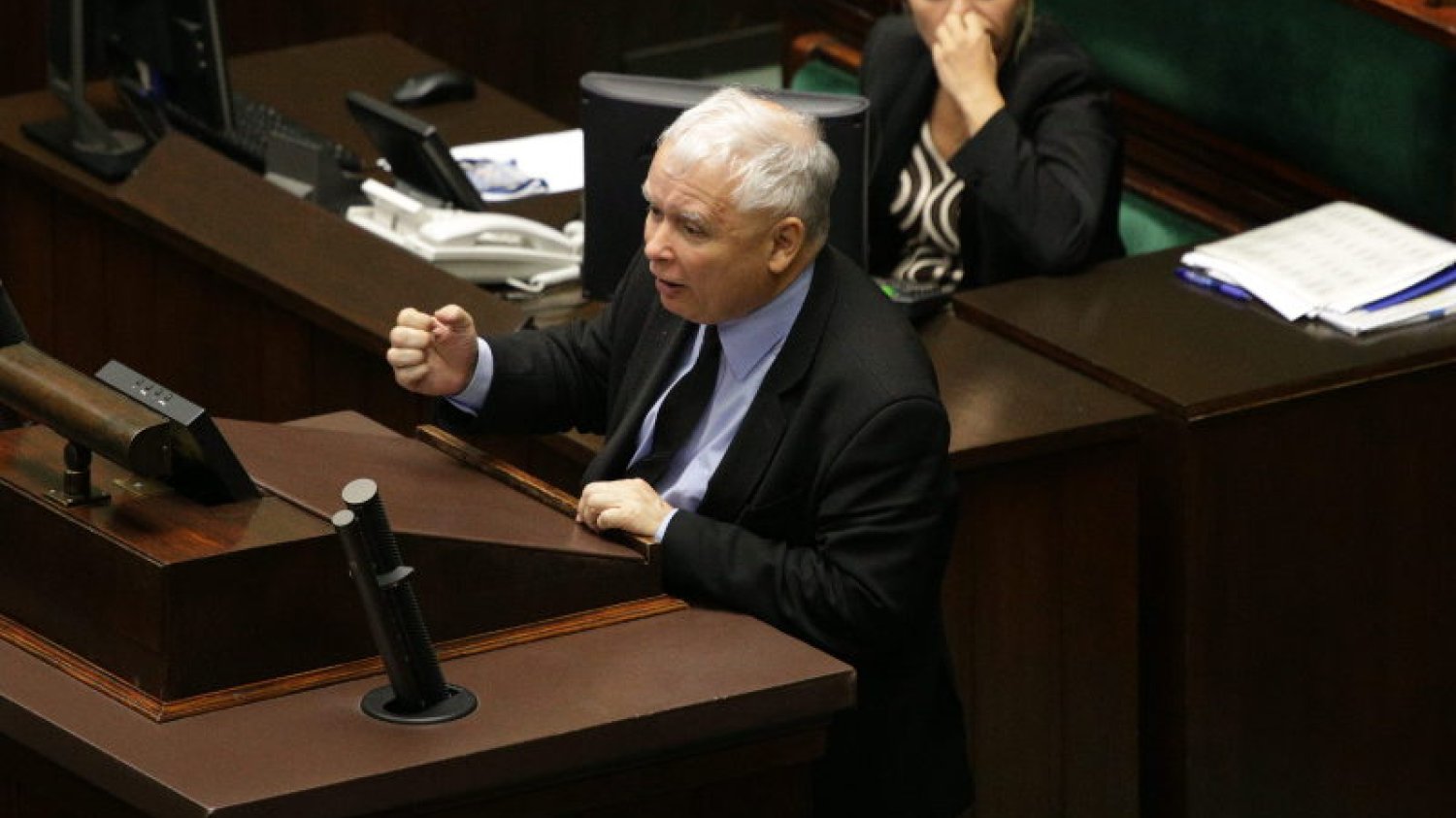 Jarosław Kaczyński dolał w nocy dużo oliwy do ognia.