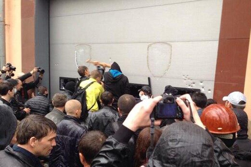 Prorosyjskie bojówki w Odessie próbują przejąć siedzibę milicji. Na Krymie Rosjanie gromadzą lotnictwo i siły desantowe.