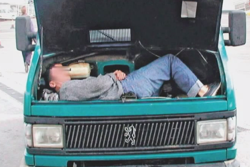 Imigranci najczęściej ukrywają się w samochodach