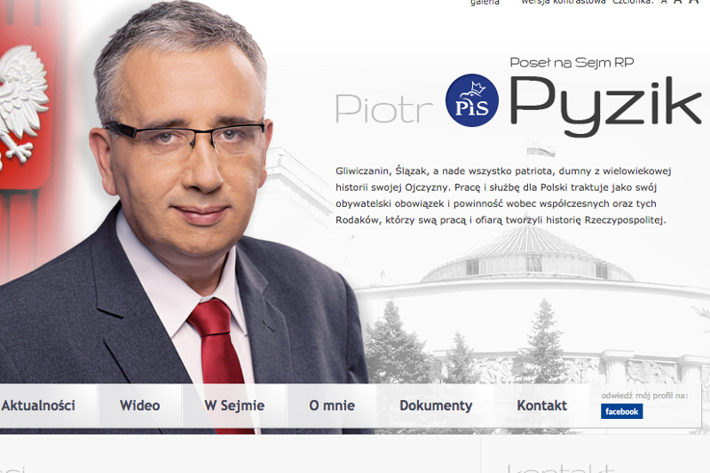 Poseł Piotr Pyzik pokazał środkowy palec w Sejmie