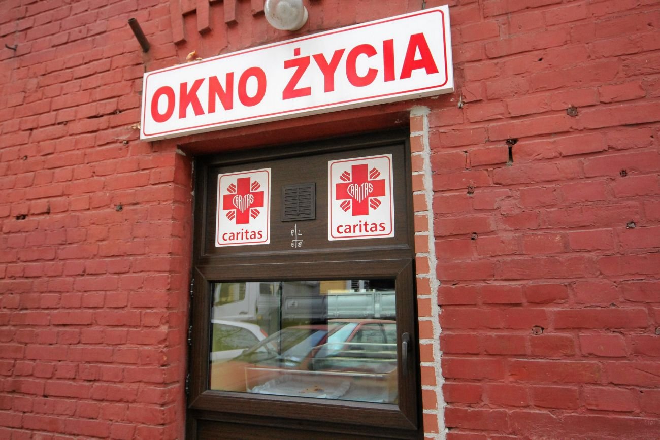 Alarm w oknie życia w Warszawie. "Chłopczyk świeżo po urodzeniu"