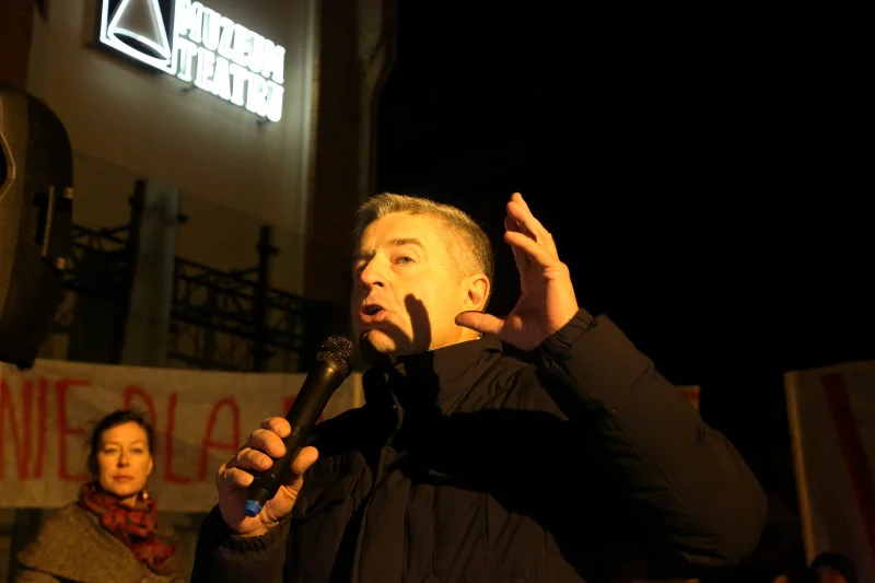 Władysław Frasyniuk został zatrzymany 14 lutego o szóstej rano.