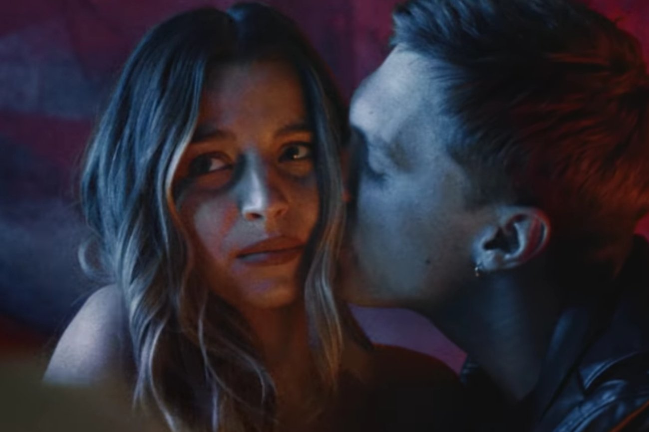 Julia Wieniawa dla SEXED.PL. Promuje linię pomocy dla ofiar molestowania