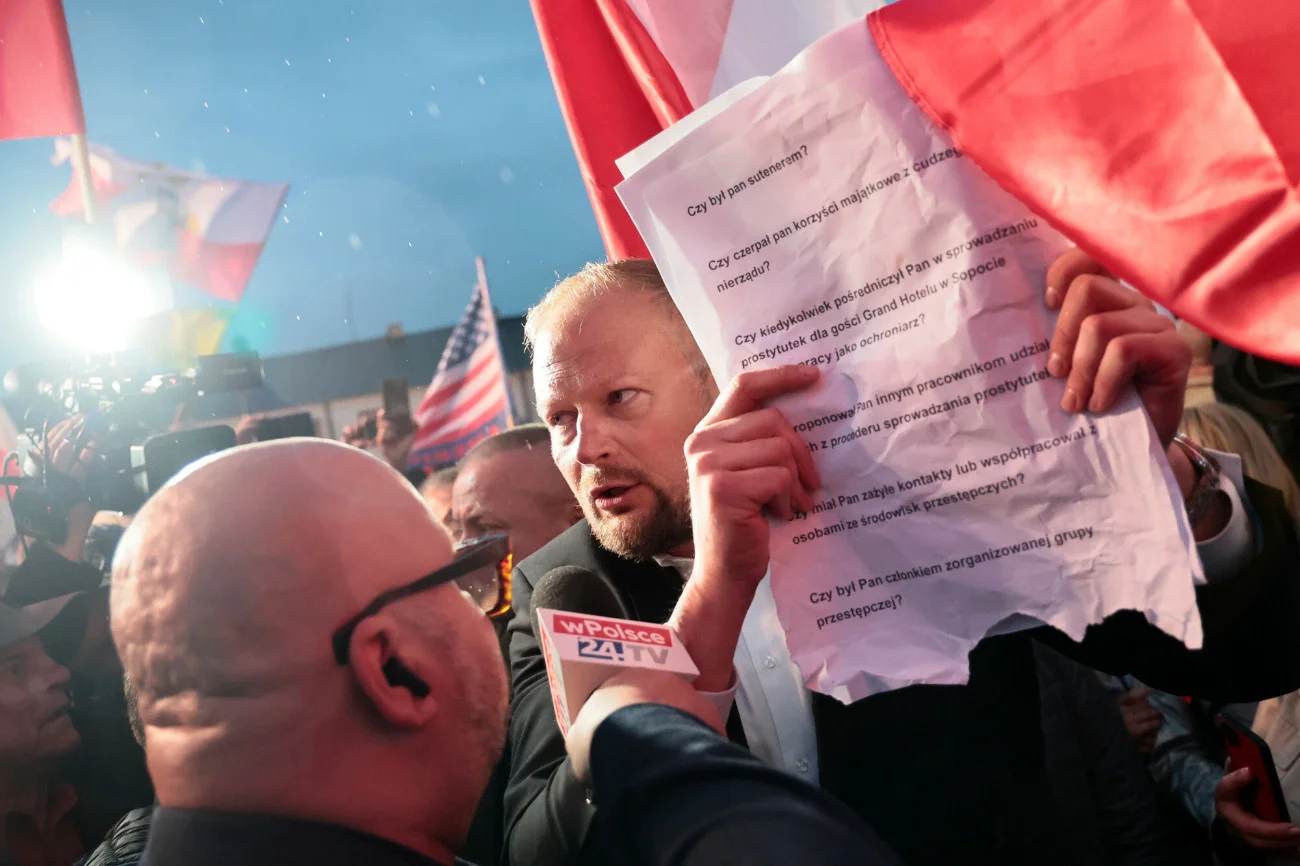 Ogromny chaos na debacie TV Republika. Nagle pojawił się tam poseł KO Witold Zembaczyński pojawił się na debacie TV Republika w Końskich