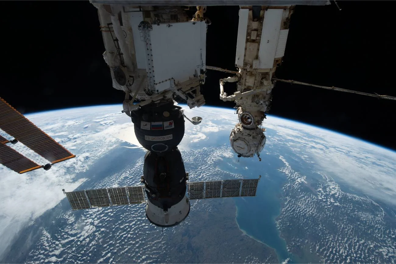 Statek misji Sojuz MS-22 zadokowany przy Międzynarodowej Stacji Kosmicznej (ISS)