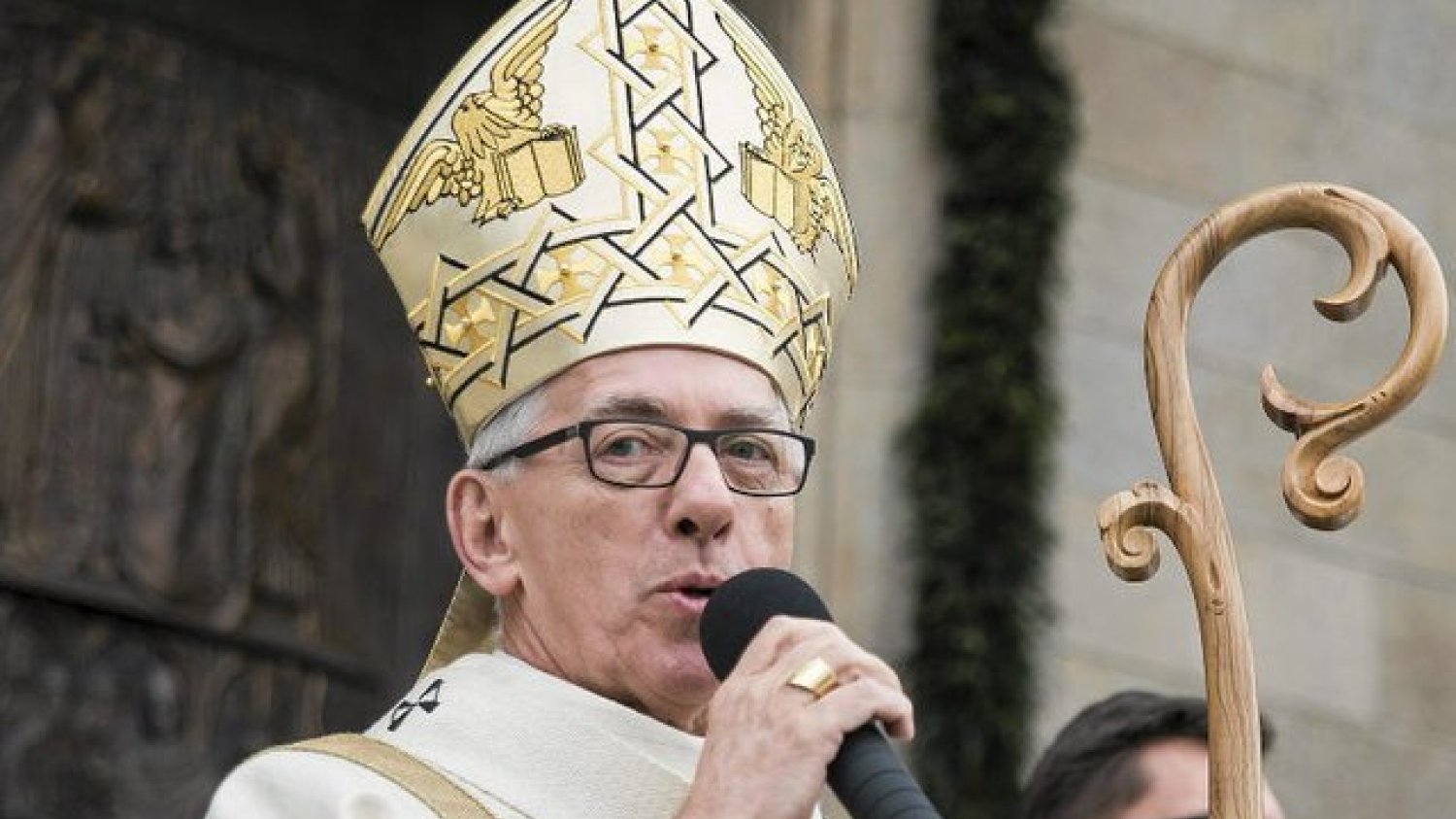 Metropolita katowicki abp Wiktor Skworc przeprosił za swoją decyzję w 2002 roku.