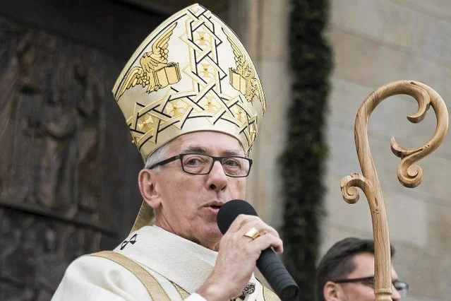 Metropolita katowicki abp Wiktor Skworc przeprosił za swoją decyzję w 2002 roku.